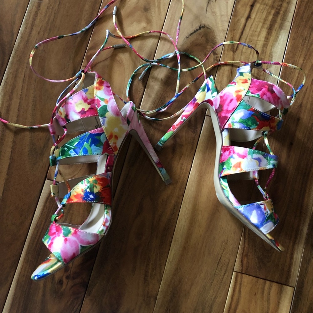 WORN ONCE 🎉 Steve Madden Floral Lace Up Heels